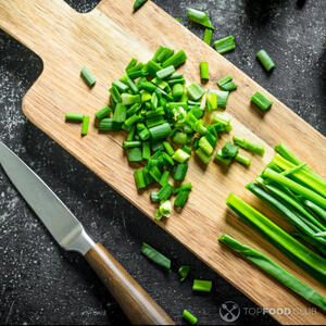 зеленый лук нарезать