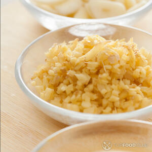 измельченный чеснок