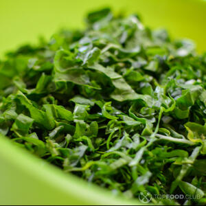 разная нарезанная зелень