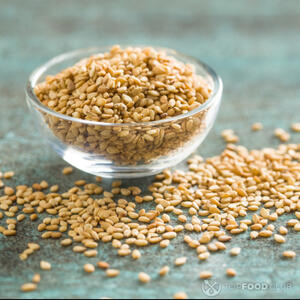 посыпать кунжутом