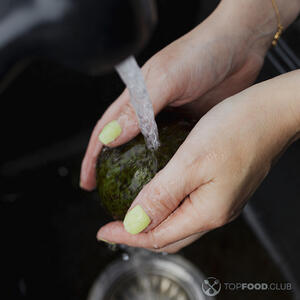 моет авокадо