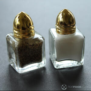 посолить и поперчить