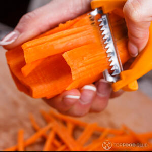 нарезать морковь