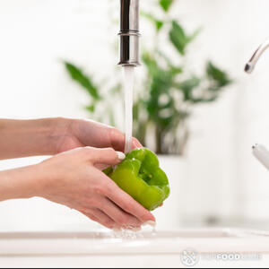 мыть зеленый сладкий перец