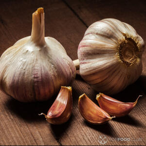 добавить чеснок