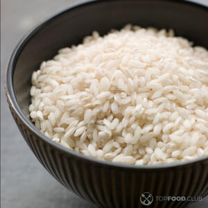 положить в казан рис