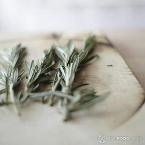 веточки розмарина