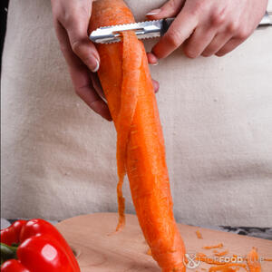 почистить морковь