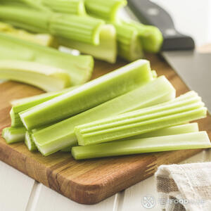 нарезанный сельдерей