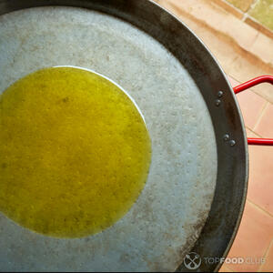 сковорода с маслом