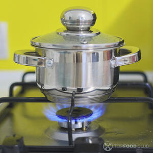 кастрюля на плите