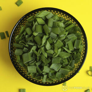 нарезанный зелёный лук