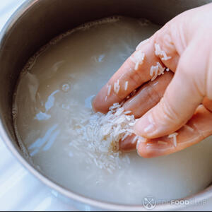 вымыть рис руками