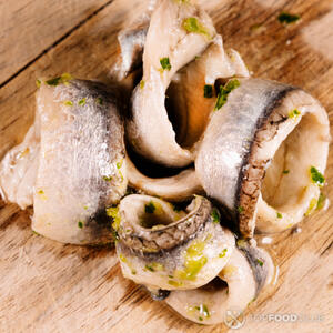 накрыть анчоусам