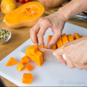 нарезать тыкву