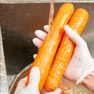 мыть морковь