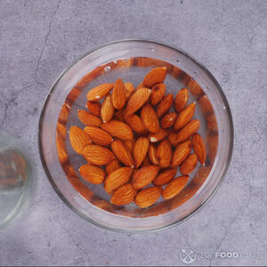 миндаль в воде