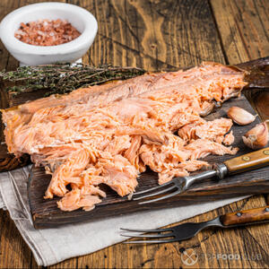 разделить рыбу на кусочки