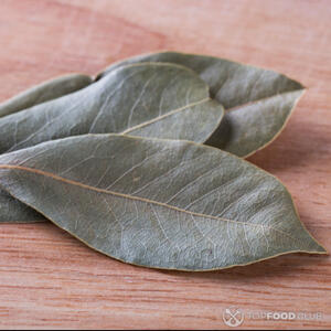 добавить лавровый лист