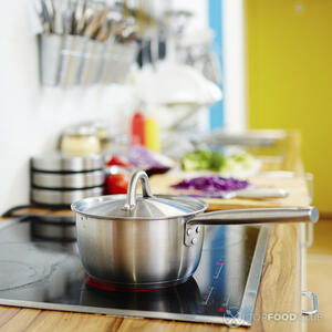 кастрюля на плите