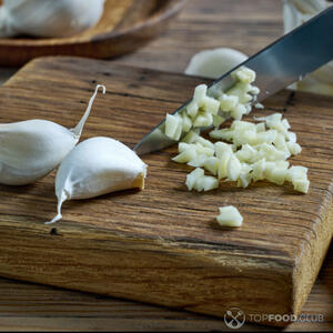 нарезать чеснок