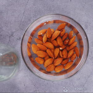 миндаль в воде