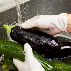 вымыть баклажаны