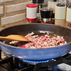 обжарить красный лук