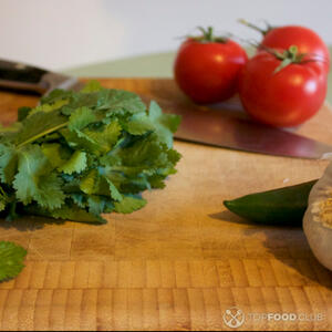 нарезать кинзу