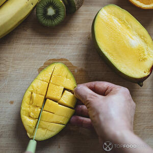 резать манго