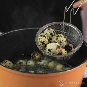 варить  яйца