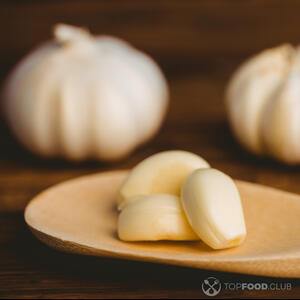 почистить чеснок