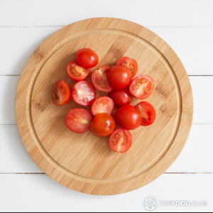 добавить помидоры черри