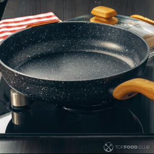 сковорода на плите