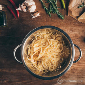 спагетти в дуршлаге