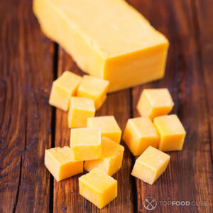 сыр нарезать кубиками