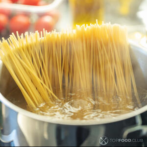 варить спагетти