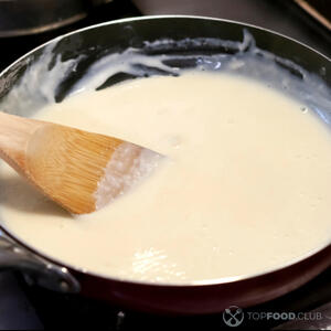 добавить сырный крем