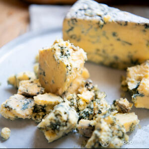 нарезать горгонзолу