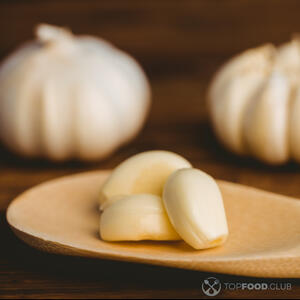 почистить чеснок