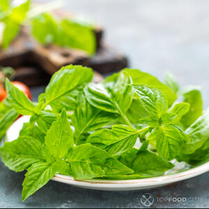 листики базилика