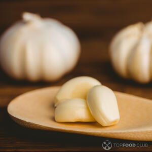 почистить чеснок