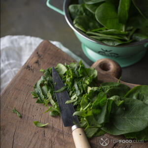 нарезать шпинат