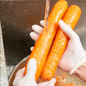 мыть морковь