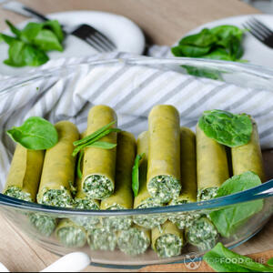 уложить каннеллони в форму