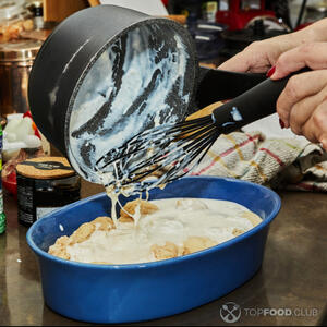 лить соус бешамель