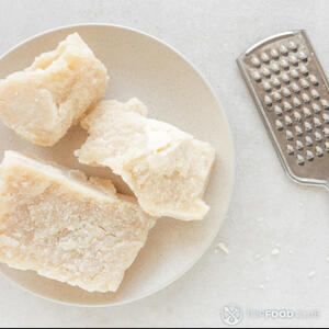 натереть пармезан