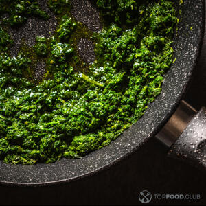 сковорода со шпинатом