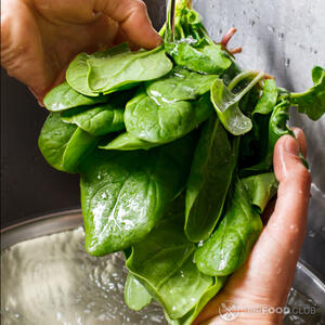 мыть шпинат