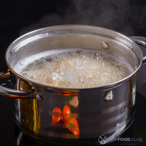 фузилли в кастрюле